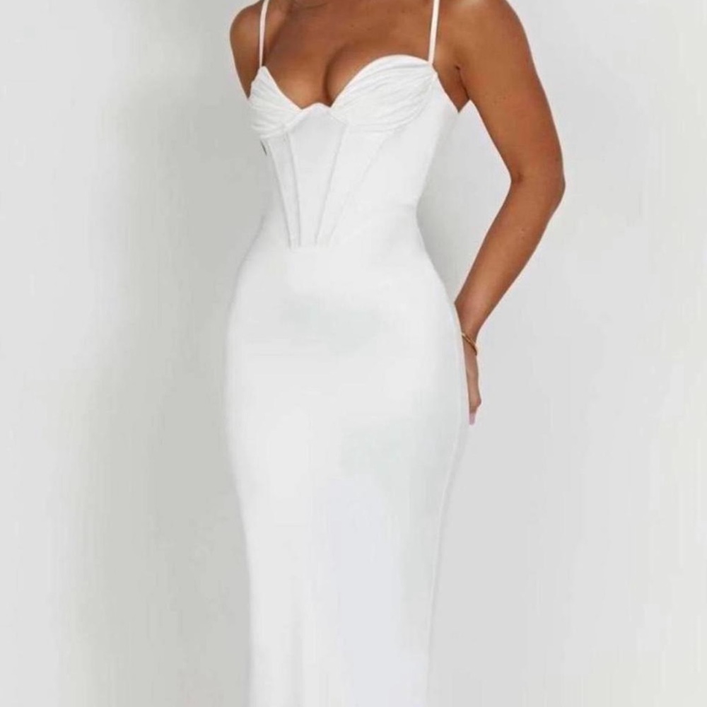 Strapless White Corset Maxi Dress with Sweetheart Neckline